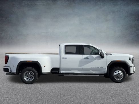 New 2026 GMC Sierra 3500 Denali w/ Denali Reserve Package image 2