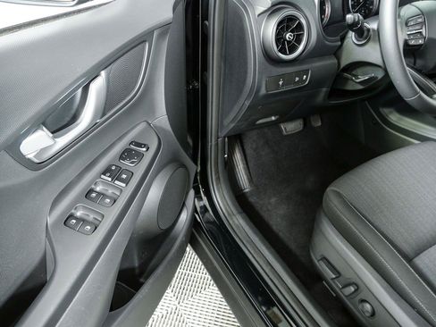 Used 2023 Hyundai Kona SEL w/ Convenience Package FWD image 7