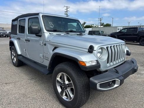 Used 2022 Jeep Wrangler Unlimited Sahara w/ Cold Weather Group AWD/4WD image 3
