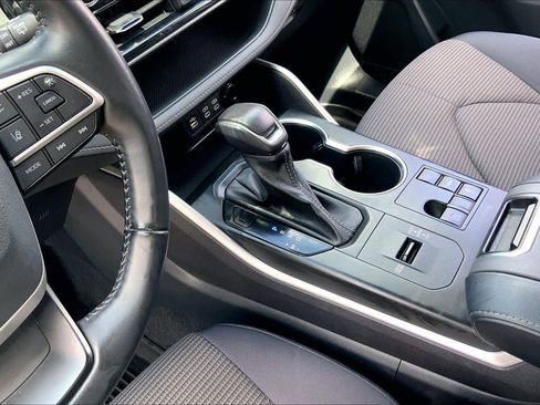 Used 2023 Toyota Highlander LE image 16