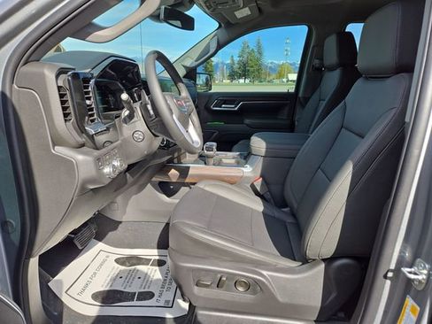 New 2026 GMC Sierra 1500 SLT image 2