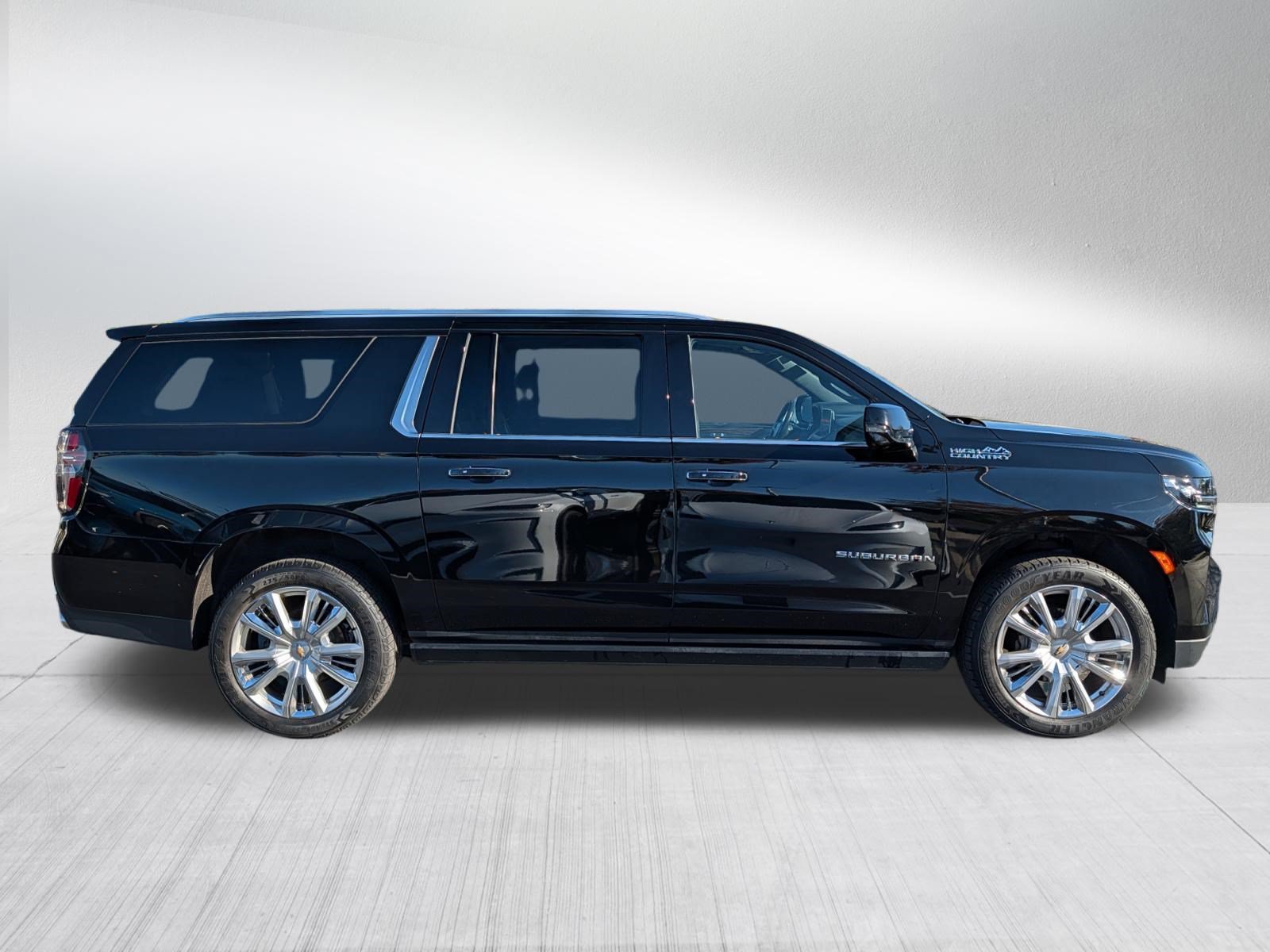 Used 2021 Chevrolet Suburban High Country w/ Premium Package AWD/4WD image 8