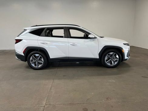Used 2025 Hyundai Tucson SEL FWD image 2