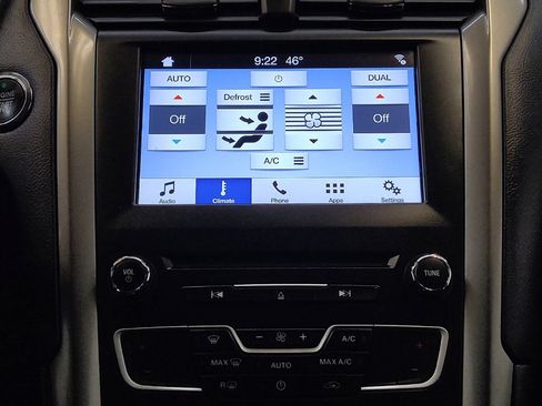 Used 2017 Ford Fusion SE w/ Fusion SE Technology Package image 25