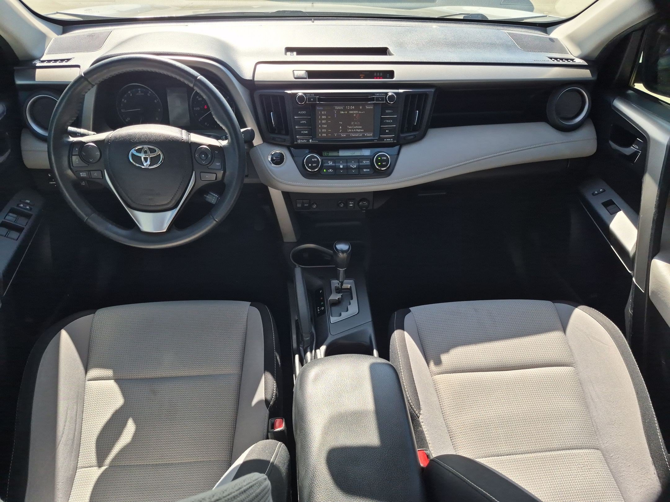 Used 2018 Toyota RAV4 XLE AWD/4WD image 27