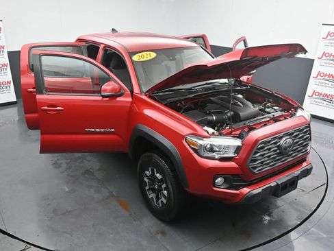 Used 2021 Toyota Tacoma TRD Off-Road w/ Technology Package image 42