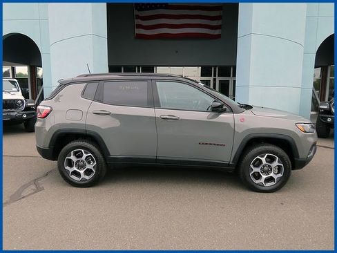 Used 2022 Jeep Compass Trailhawk w/ Sun and Sound Group AWD/4WD image 1