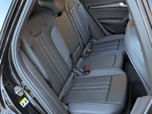 Used 2024 Audi Q5 e Premium Plus w/ Premium Plus Package image 22