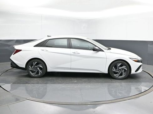 Used 2025 Hyundai Elantra Sport image 6
