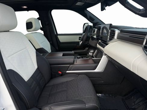 Used 2025 Toyota Sequoia Capstone image 17