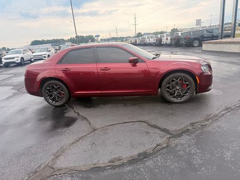 Used 2019 Chrysler 300 S AWD/4WD image 8