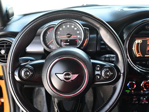Used 2018 MINI Cooper Convertible image 15