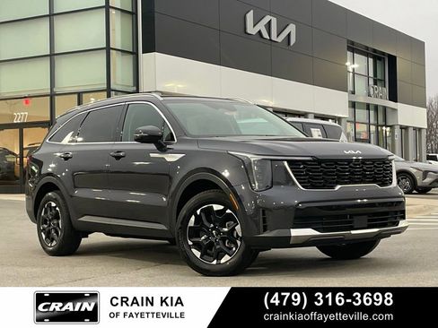 New 2025 Kia Sorento S image 1