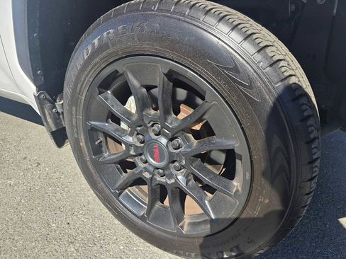 Used 2022 Toyota Tundra Limited w/ TRD Off-Road Package image 9