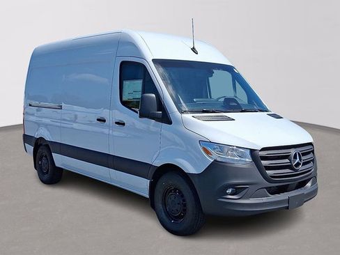 Used 2025 Mercedes-Benz Sprinter 2500 image 3