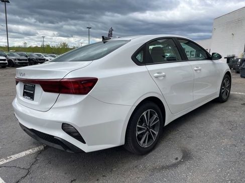 Certified 2023 Kia Forte LXS FWD image 5