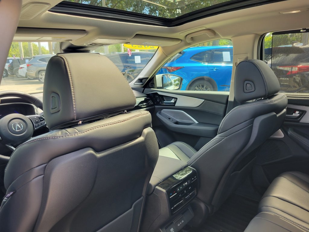 Certified 2025 Acura MDX w/ Technology Package FWD image 11