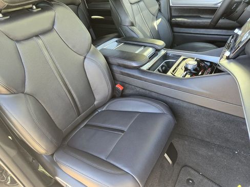 New 2026 Jeep Grand Wagoneer L Limited AWD/4WD image 9