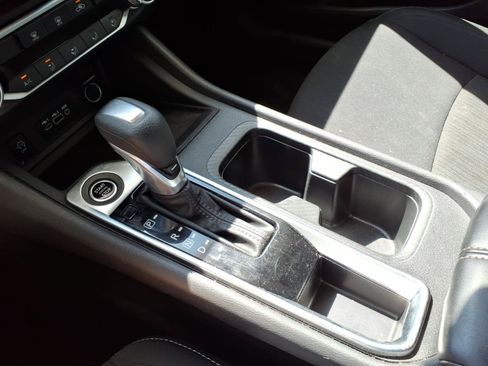 Used 2025 Nissan Sentra SV FWD image 13