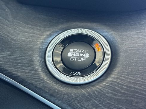 New 2025 Jeep Grand Cherokee Limited w/ Black Appearance Package image 22