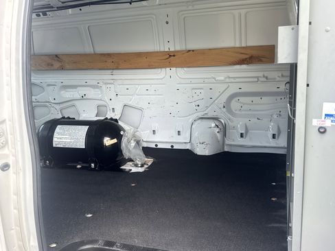 Used 2010 Ford E-250 and Econoline 250 image 14