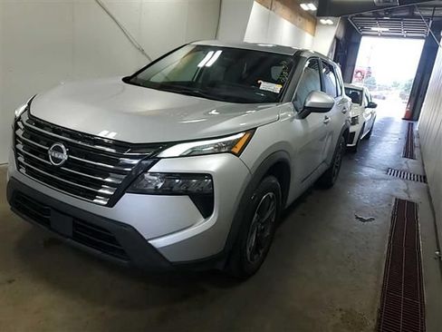 Used 2024 Nissan Rogue SV FWD image 1