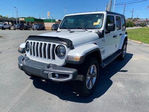 Used 2018 Jeep Wrangler Unlimited Sahara AWD/4WD image 3