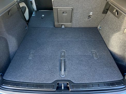 Certified 2023 Volvo XC40 B5 Plus image 18