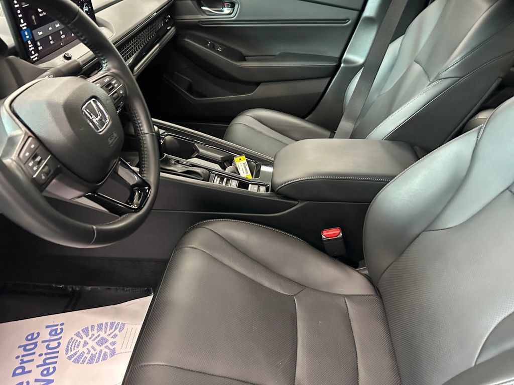 Used 2025 Honda Accord Sport image 9