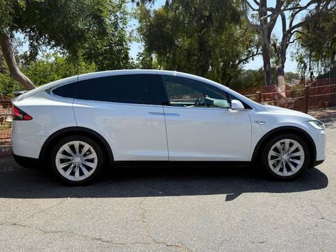 Used 2016 Tesla Model X 90D image 23