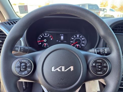 Used 2022 Kia Soul LX image 20