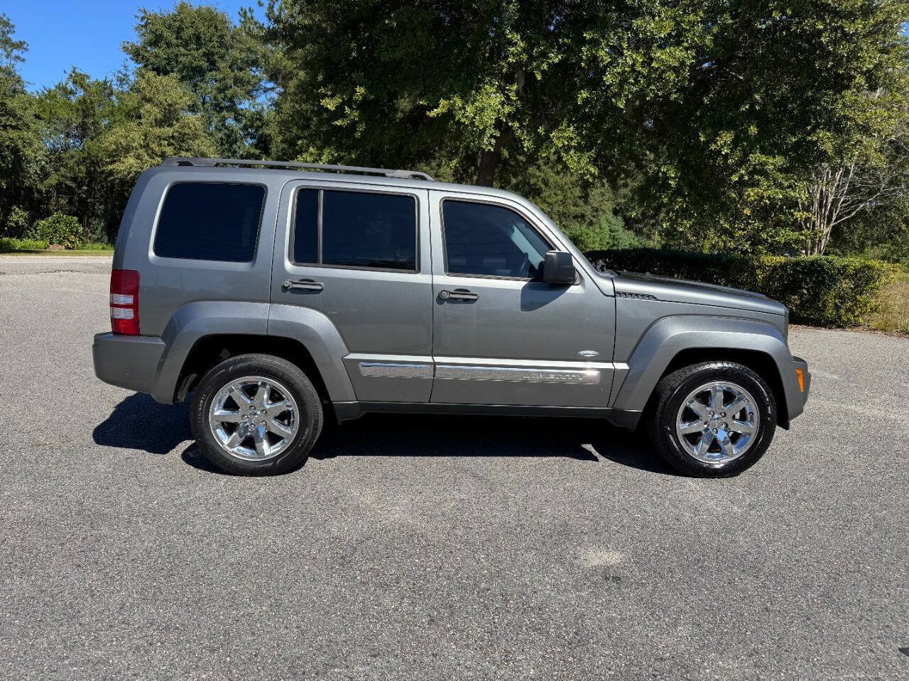 Used 2012 Jeep Liberty Sport AWD/4WD image 7