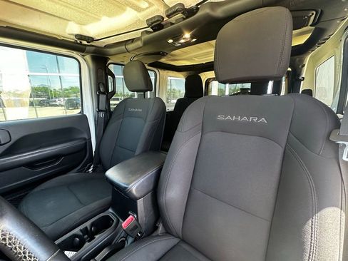 Used 2019 Jeep Wrangler Unlimited Sahara AWD/4WD image 15