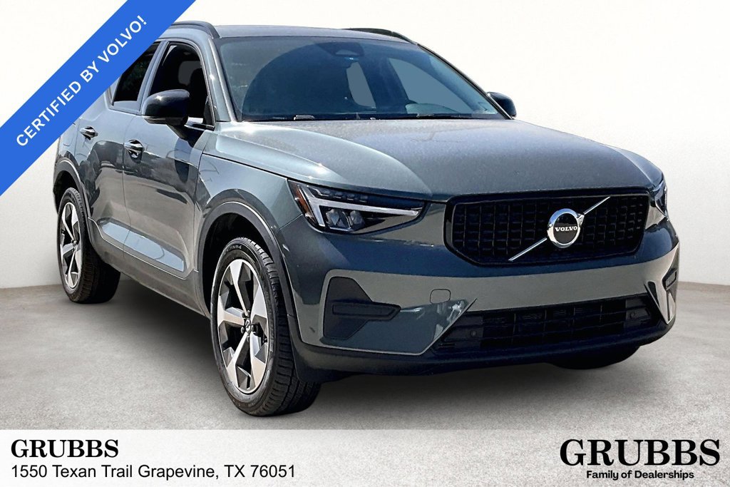 Used 2026 Volvo XC40 B4 Core w/ Climate Package FWD image 1