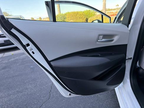 Used 2021 Toyota Corolla LE FWD image 19