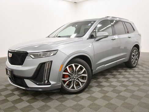 Used 2023 Cadillac XT6 Sport image 2