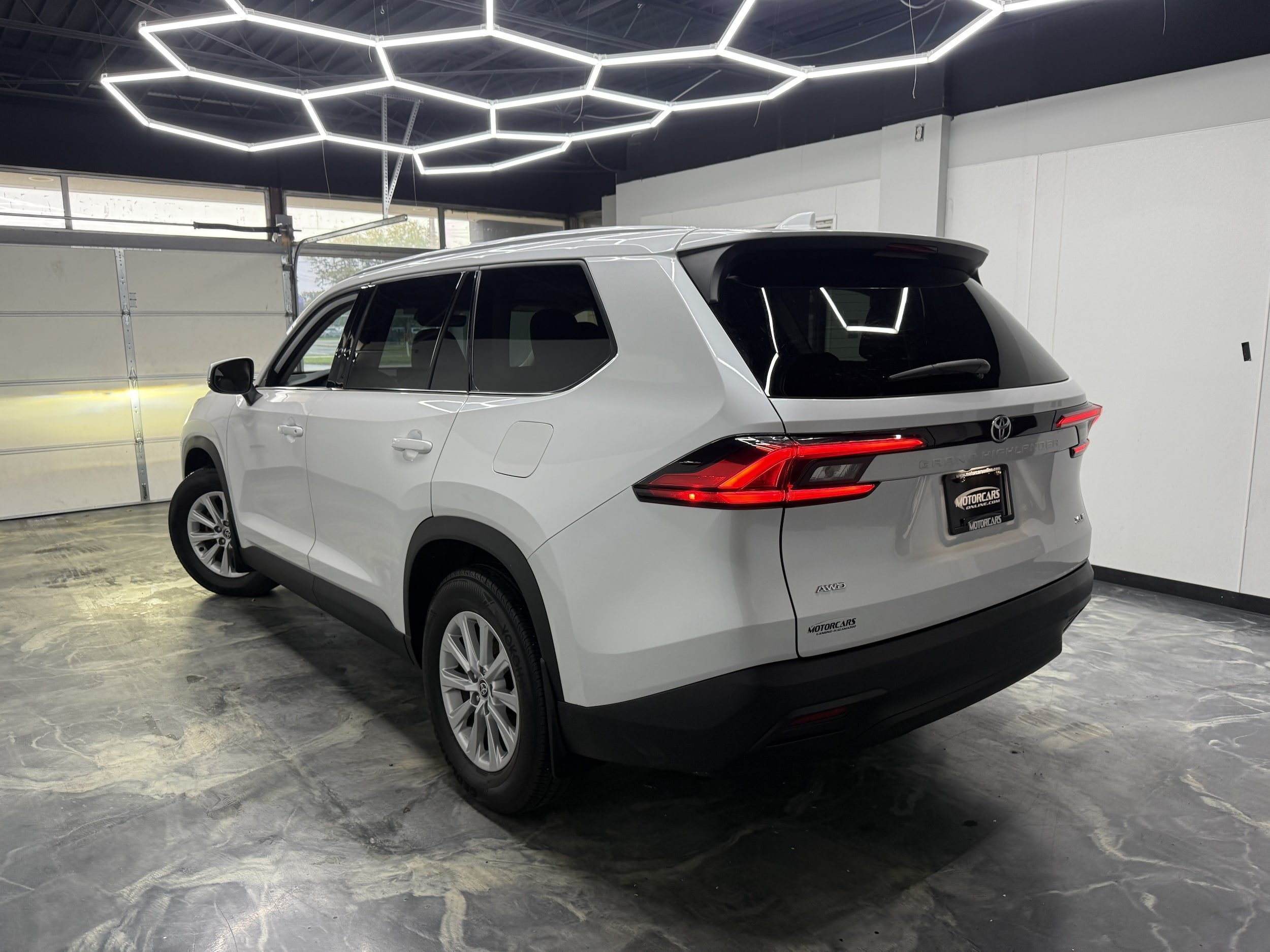 Used 2024 Toyota Grand Highlander AWD image 3