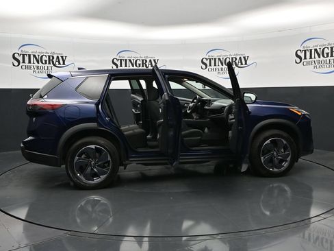 Used 2025 Nissan Rogue SV FWD image 36