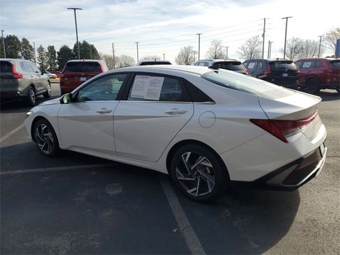 Used 2024 Hyundai Elantra Limited image 4