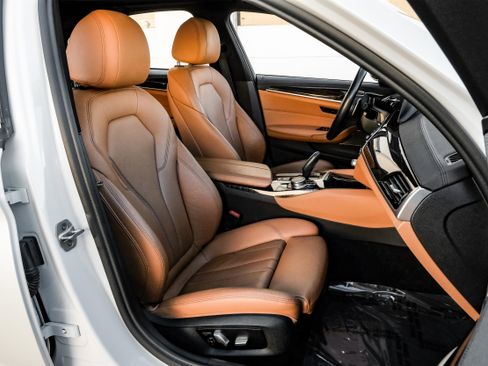 Used 2018 BMW 540i xDrive image 35