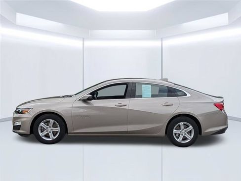 Used 2025 Chevrolet Malibu LT FWD image 2