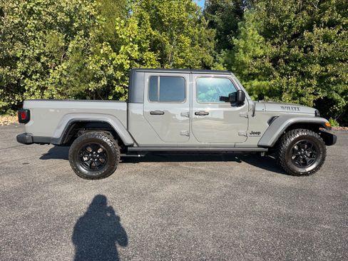 Used 2023 Jeep Gladiator Sport AWD/4WD image 24