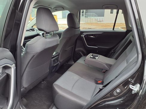 Used 2025 Toyota RAV4 XLE AWD/4WD image 21