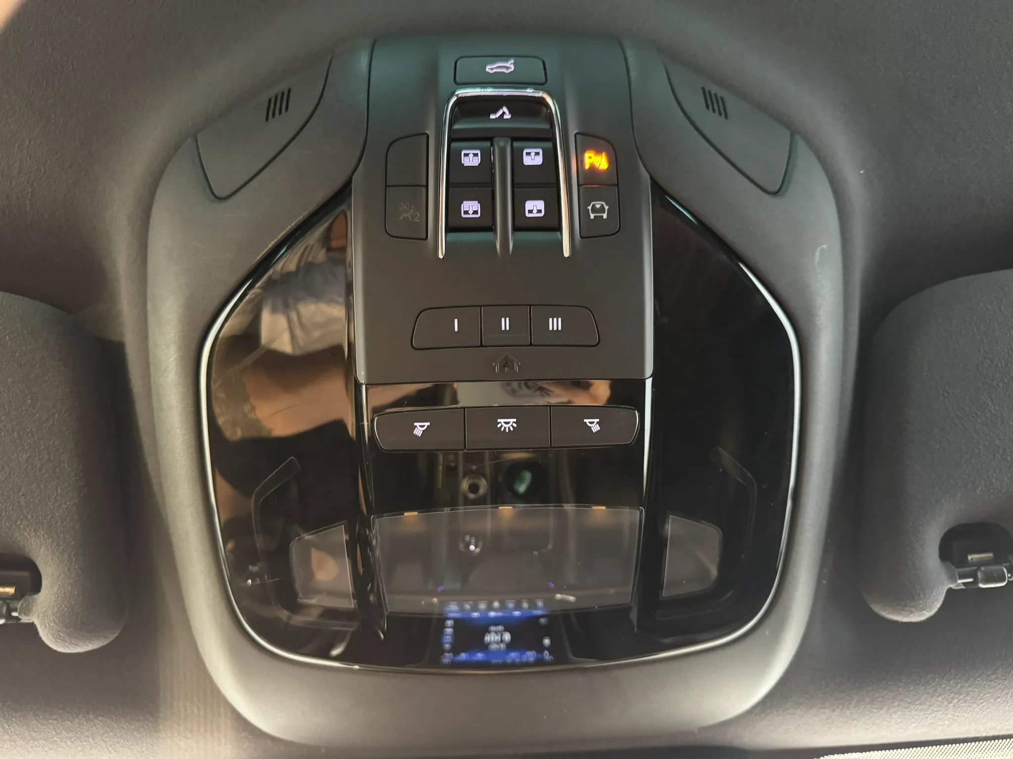 Used 2017 Maserati Levante w/ Sport Package AWD/4WD image 23