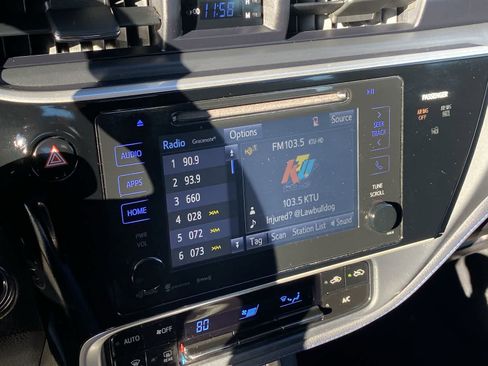 Used 2017 Toyota Corolla SE image 28