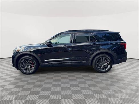 Used 2026 Ford Explorer ST-Line w/ ST-Line Street Pack AWD/4WD image 4