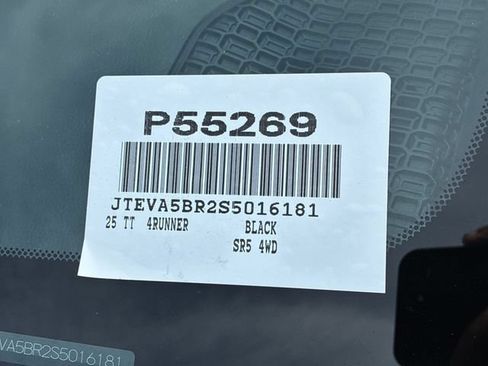 Used 2025 Toyota 4Runner SR5 AWD/4WD image 31