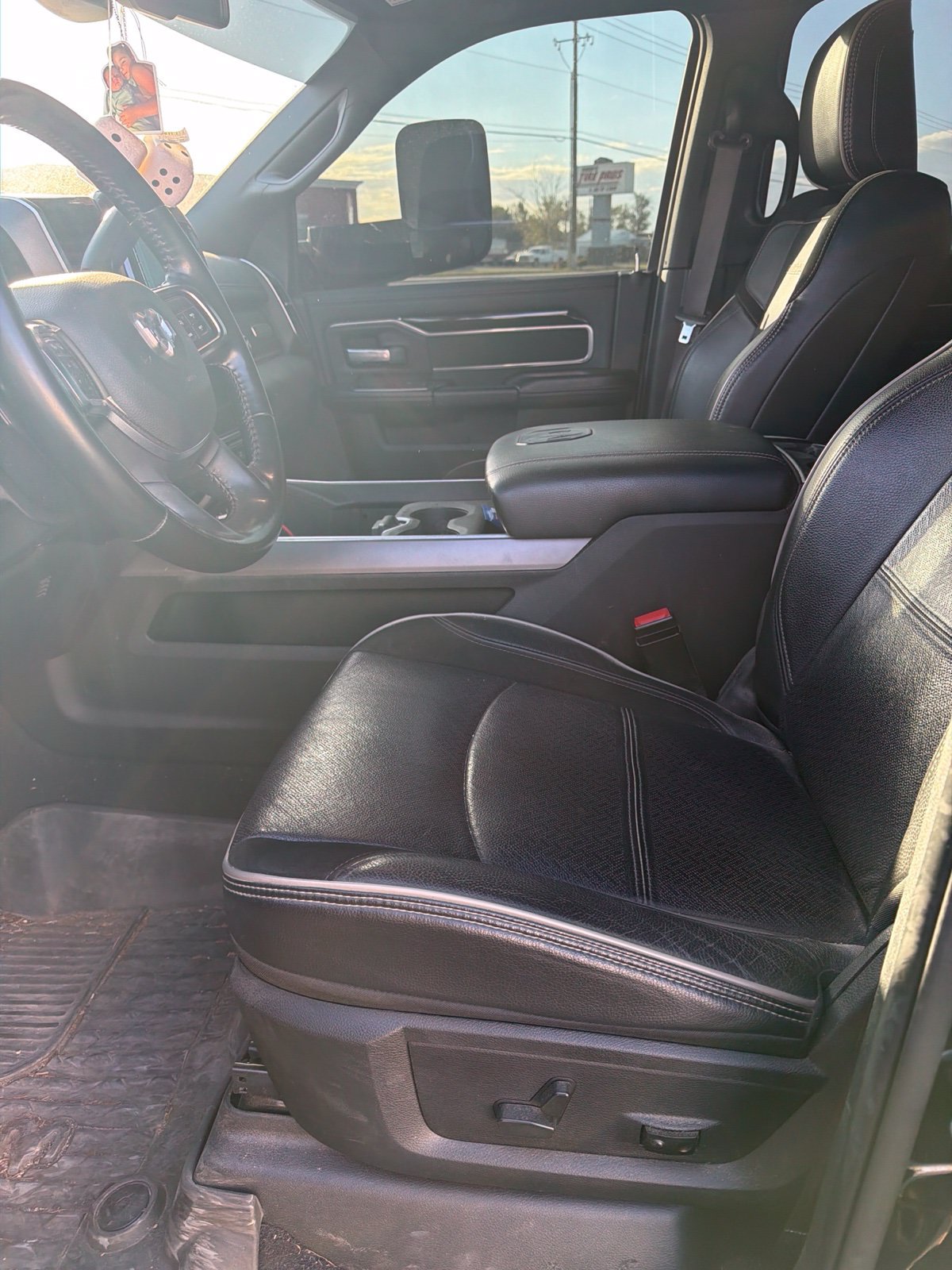 Used 2022 RAM 3500 Laramie w/ Night Edition AWD/4WD image 7