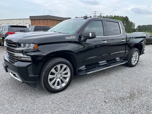 Used 2019 Chevrolet Silverado 1500 High Country w/ Technology Package AWD/4WD image 2