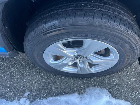 Used 2020 Toyota RAV4 XLE image 23